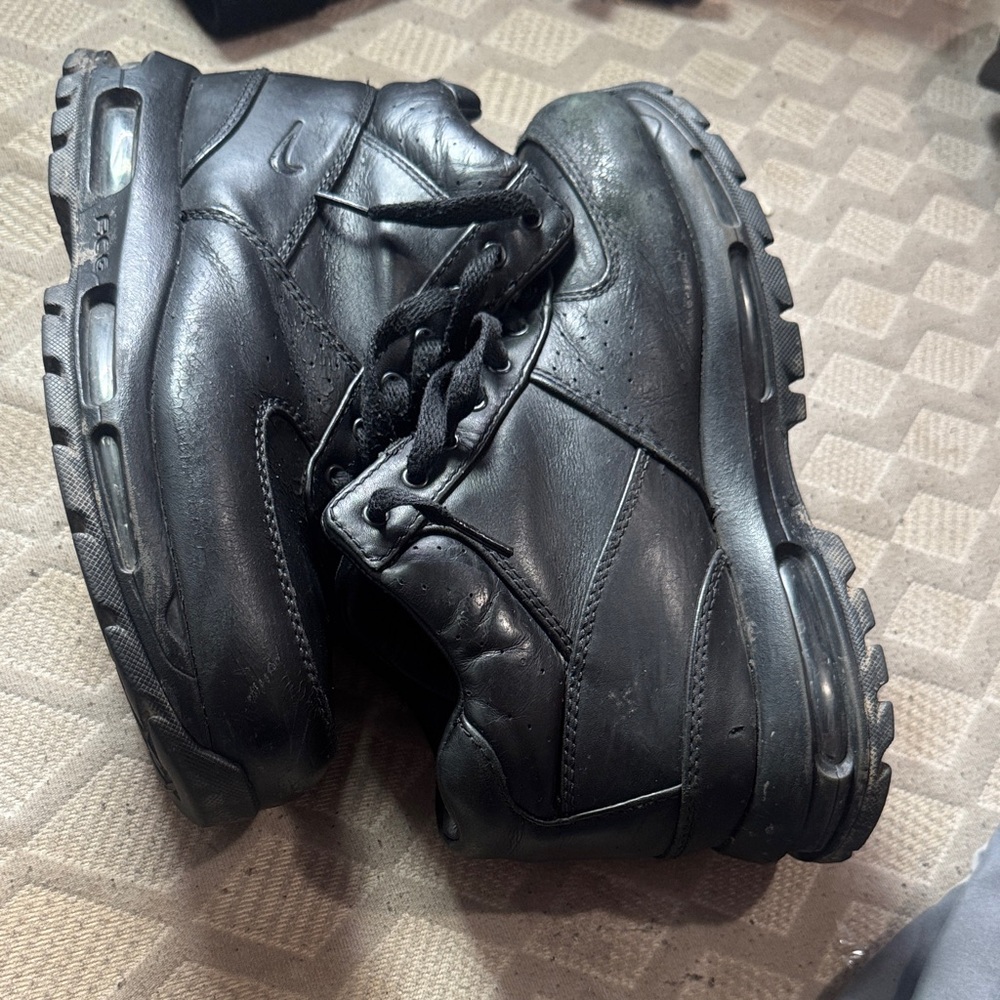 Nike Men’s Black Leather Lace-Up Boots